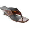 Stuart Weitzman 50mm Vinnie Printed Patent Leather Thong Sandals In Brown