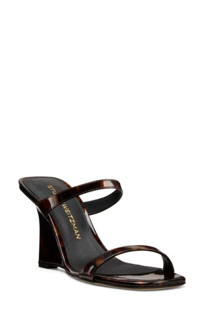 Stuart Weitzman Vinnie 85 Patent Leather Wedge Slide Sandal In Brown