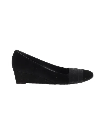 Pre-owned Stuart Weitzman Wedges In Black