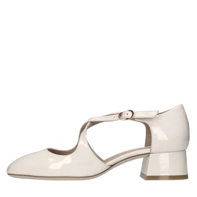 Stuart Weitzman With Heel In Neutral