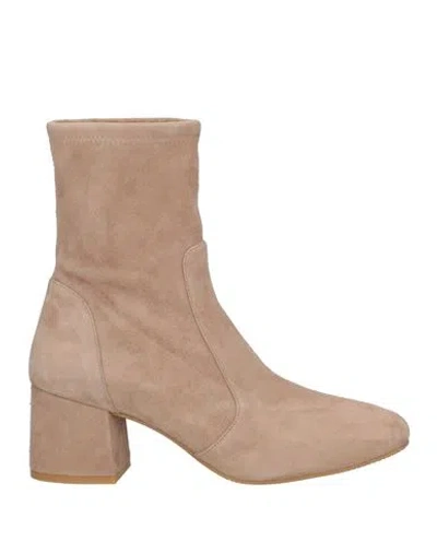Stuart Weitzman Woman Ankle Boots Beige Size 5.5 Leather