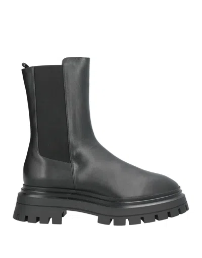 Stuart Weitzman Ankle Boots In Black