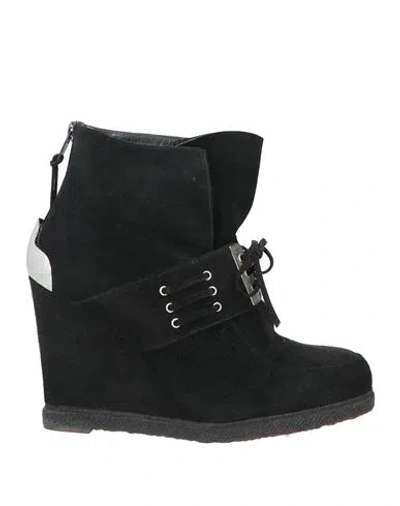 Stuart Weitzman Woman Ankle Boots Black Size 5.5 Leather