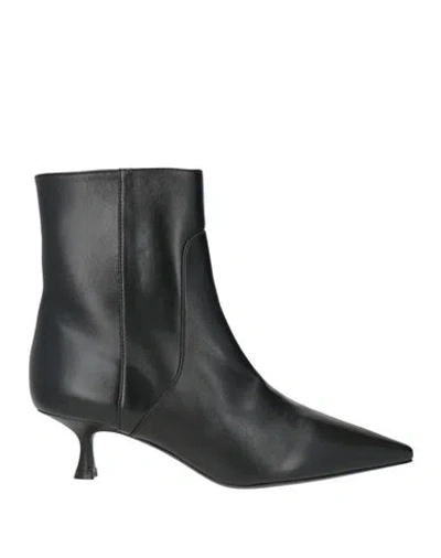 Stuart Weitzman Woman Ankle Boots Black Size 5.5 Leather