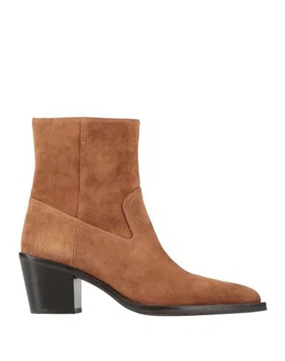 Stuart Weitzman Woman Ankle Boots Camel Size 8 Leather In Brown
