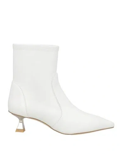 Stuart Weitzman Woman Ankle Boots White Size 6.5 Leather