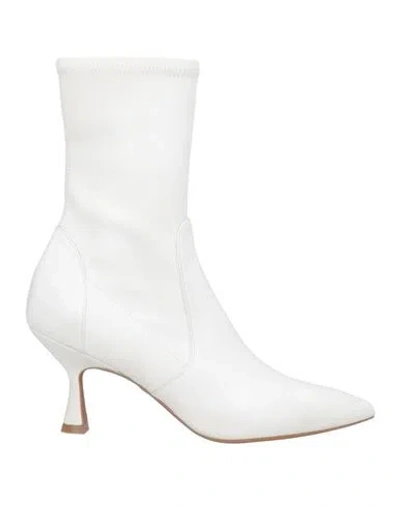 Stuart Weitzman Woman Ankle Boots White Size 7.5 Leather