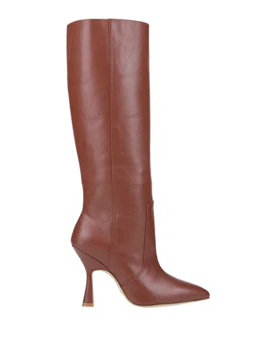 Stuart Weitzman Knee Boots In Brown