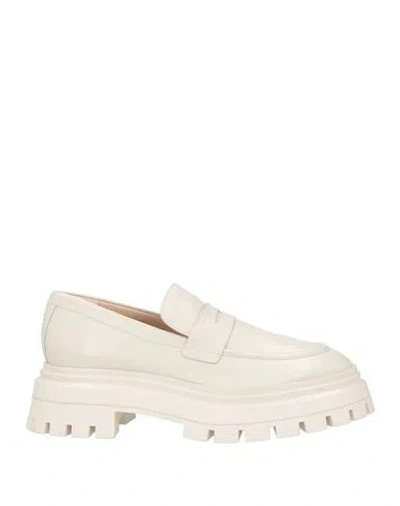 Stuart Weitzman Chunky-sole Loafers In Grey