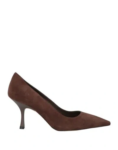Stuart Weitzman Woman Pumps Brown Size 5 Leather