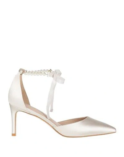 Stuart Weitzman Woman Pumps Cream Size 5 Textile Fibers In White