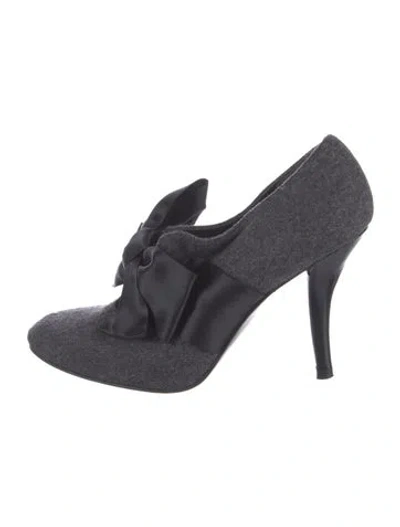 Pre-owned Stuart Weitzman Wool Bow Accents Pumps In Black