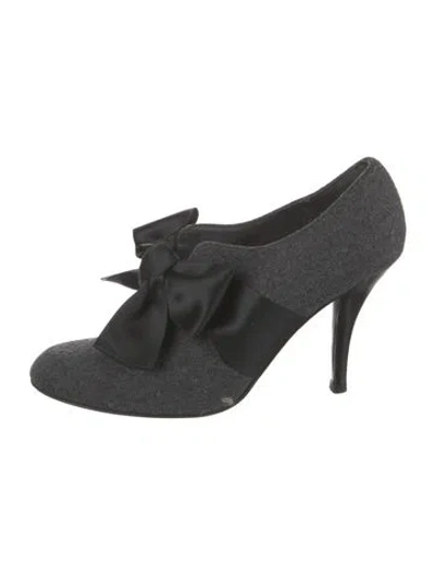 Pre-owned Stuart Weitzman Wool Bow Accents Pumps In Gray