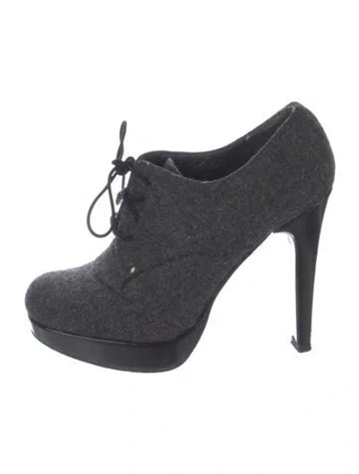 Pre-owned Stuart Weitzman Wool Pumps In Black