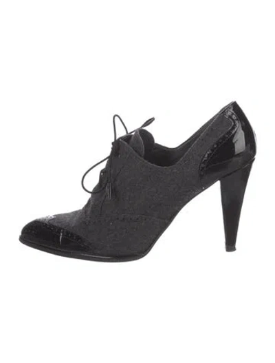 Pre-owned Stuart Weitzman Wool Pumps In Black
