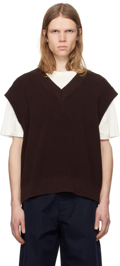 Studio Nicholson Burgundy 5gg Knitted Vest In Conker