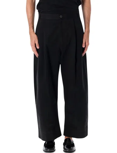 Studio Nicholson Sorte Pleated Trousers In Black