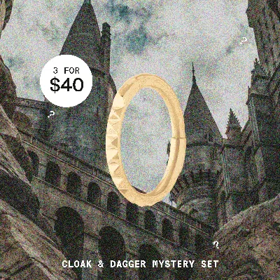 Studs Cloak & Dagger Mystery Set In Gold