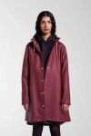 Stutterheim Mosebacke Hooded Long Sleeve Raincoat In Burgundy