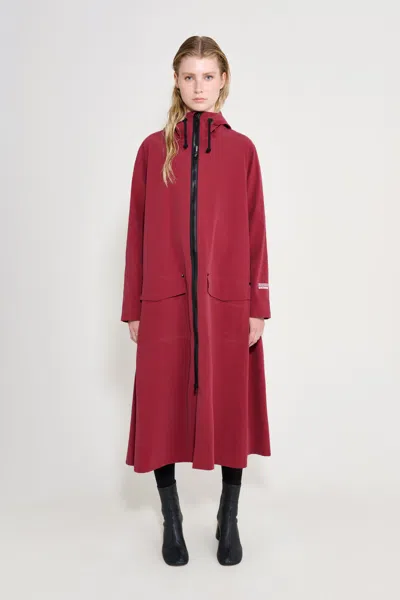 Stutterheim Mosebacke Long Patch Raincoat In Red