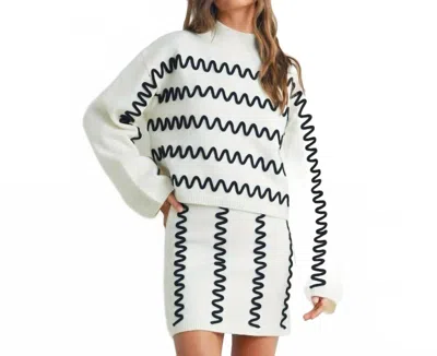 Style Usa Wavy Stripe Mini Skirt In Ivory / Black In Brown