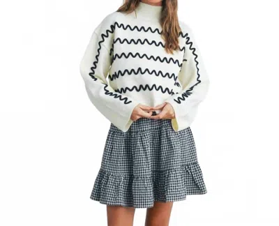 Style Usa Wavy Stripe Turtleneck Sweater In Ivory / Black In White