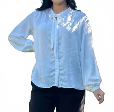Stylive Finishing Touches Top In White In Blue