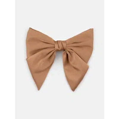 Sui Ava Smooth Bow In Brown