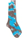 Suicoke Tie-dye Print Socks In Brown