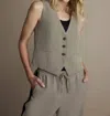 SUMMUM WAISTCOAT FLUID VEST IN CLAY