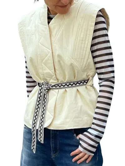 Suncoo Quilted Shawl Collar Vest In Creme In Neutral