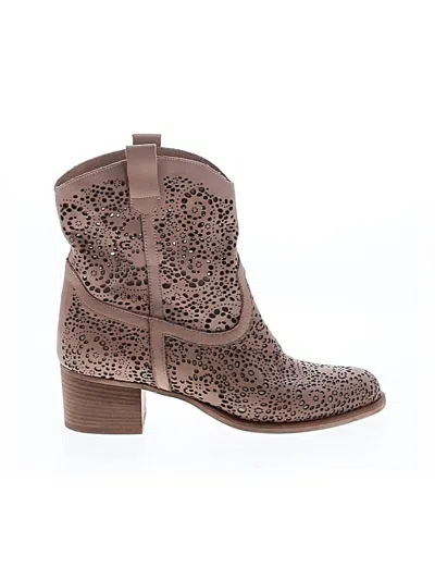 Pre-owned Sundance Boots In Brown