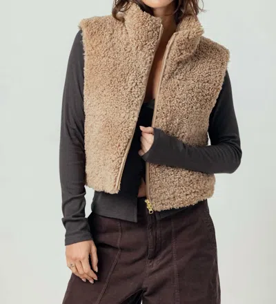 Sundays Sherpa Vest In Beige In Neutral