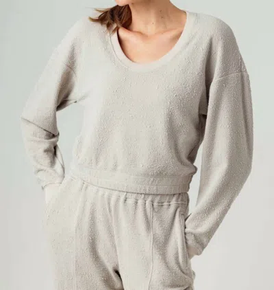 Sundays Walker Top In Dove In Gray