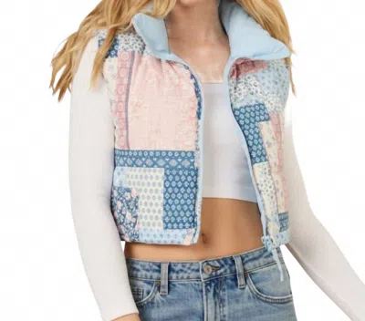 Sundayup Cropped Floral Print Puffer Vest In Blue/pink
