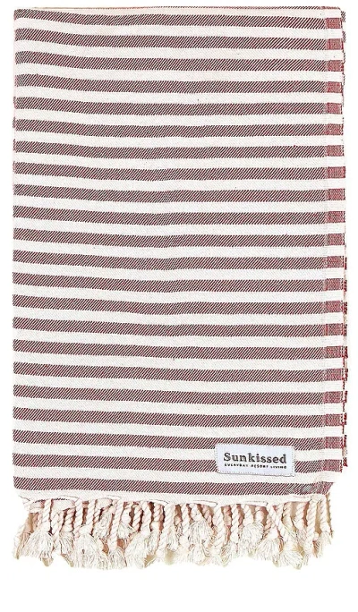 Sunkissed Bermuda Sand Free Beach Towel In 红色、米白色