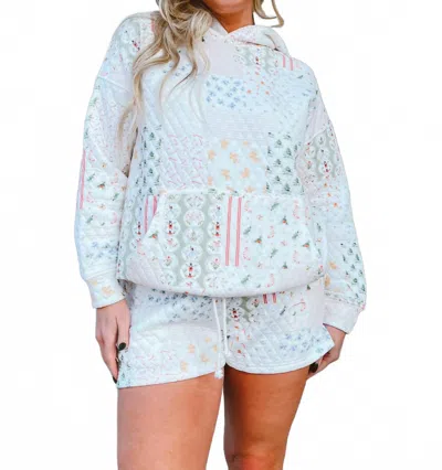 Sunkissed Coconut Christmas Quilted Hoodie In White In Blue