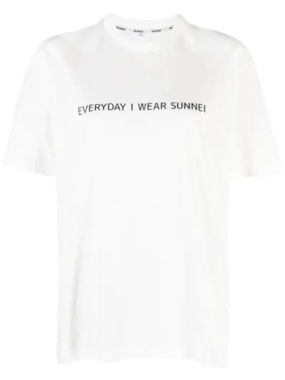 Sunnei Slogan-print Cotton T-shirt In 7433 Off White Ppt-w