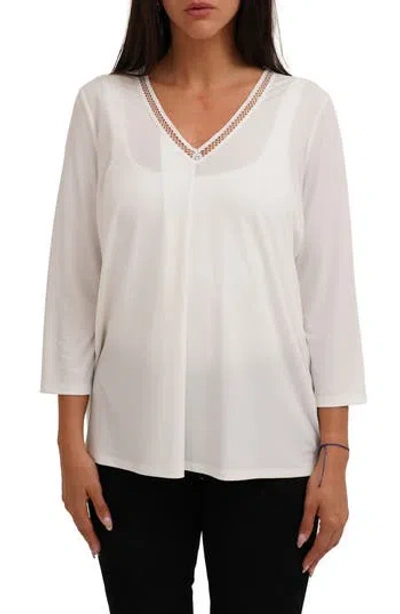 Sunny Leigh Solid V-neck Top In White
