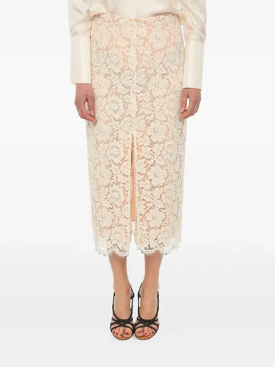 Super Blond Lace Front-slit Maxi Skirt In 화이트