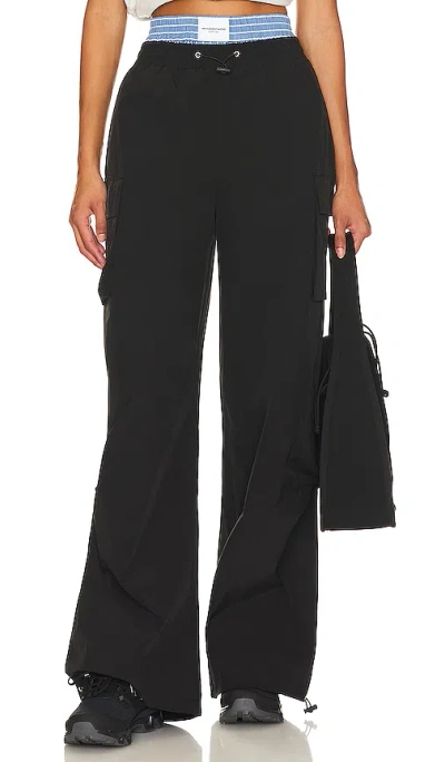 Superdown Josie Parachute Pant In Black