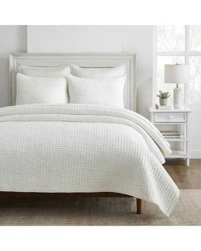 Superior Bella Silk Pick Stitch Medium Weight Quilt Set In White