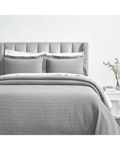 Superior Calvert Medium Weight Geometric Matelasse Bedspread Set In Grey