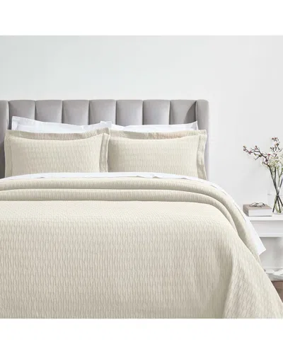 Superior Calvert Medium Weight Geometric Matelasse Bedspread Set In White