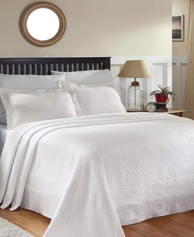 Superior Geometric Fret Textured Jacquard Matelasse All-season 3-piece Bedspread Set, Full In White