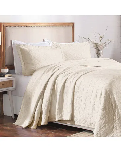 Superior Serenity Matelasse Jacquard Celtic Circle Bedspread Set In White