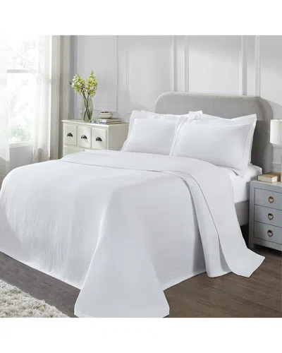 Superior Valencia Reversible Medium Weight Matelasse Bedspread Set In White