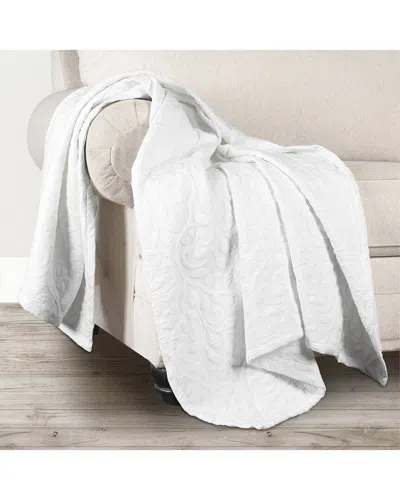 Superior Vineyard Blend Matelasse Woven Throw In White