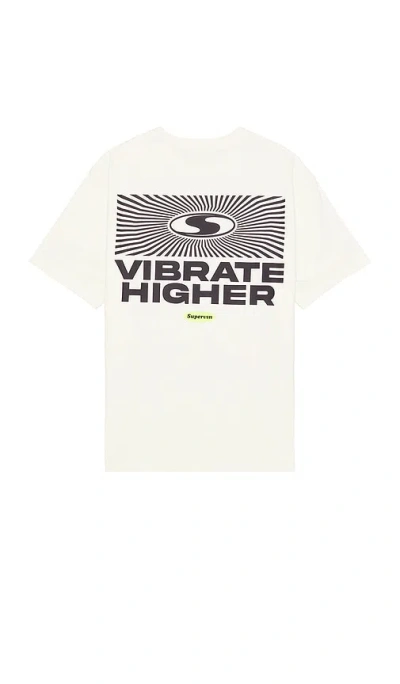 Supervsn Vibrate Higher Tee In White