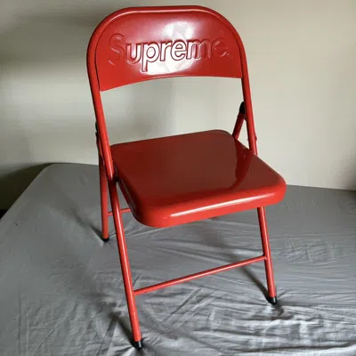 Pre-owned Supreme Chair